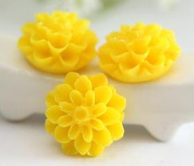 Yellow Dahlia / Mums Flower Resin Cabochons 6pc