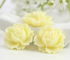 Cream Rose Resin Cabochons 6pc