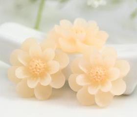 Pale Orange Flower Resin Cabochons 6pc