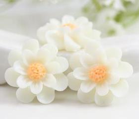 White Flower Resin Cabochons 6pc
