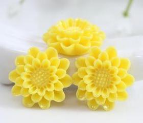 Yellow Flower Resin Cabochons 4pc