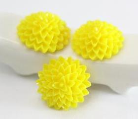 Yellow Dahlia / Mums Flower Resin Cabochons 10pc