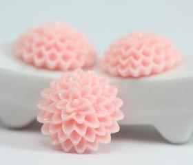 Light Pink Dahlia / Mums Flower Resin Cabochons 10pc